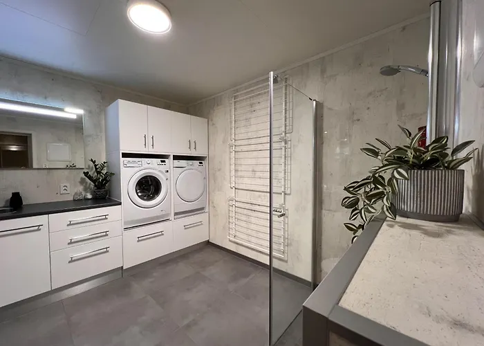 Modern - Free Parking - Near Airport *